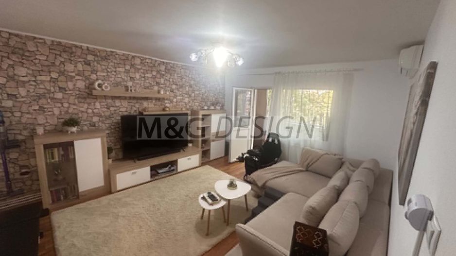 3 cam decomandat, 2 bai , 2  balcoane Sagului-Dambovita - Poză 1