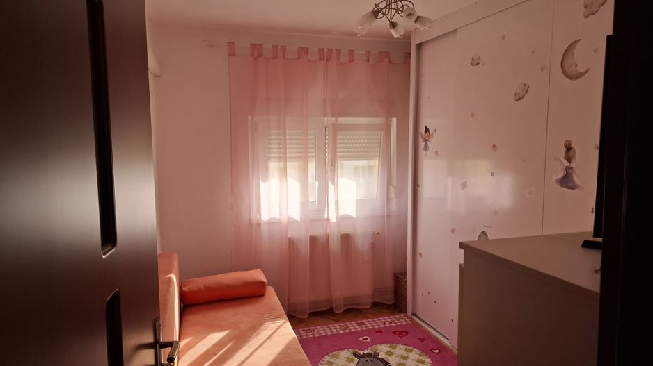 Soarelui | 3 Camere | Centrala proprie | 2 Clime | Bloc izolat | Rulouri El. - Poză 10