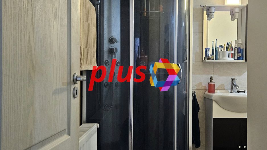 Oportunitate - Apartament cu trei camere in vila, zona Tractorul 70 mp - Poză 8