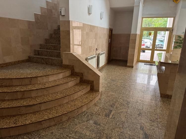 BRASADAS inchiriaza ap 3 cam birou/locuit - terasa - Unirii. - Poză 1