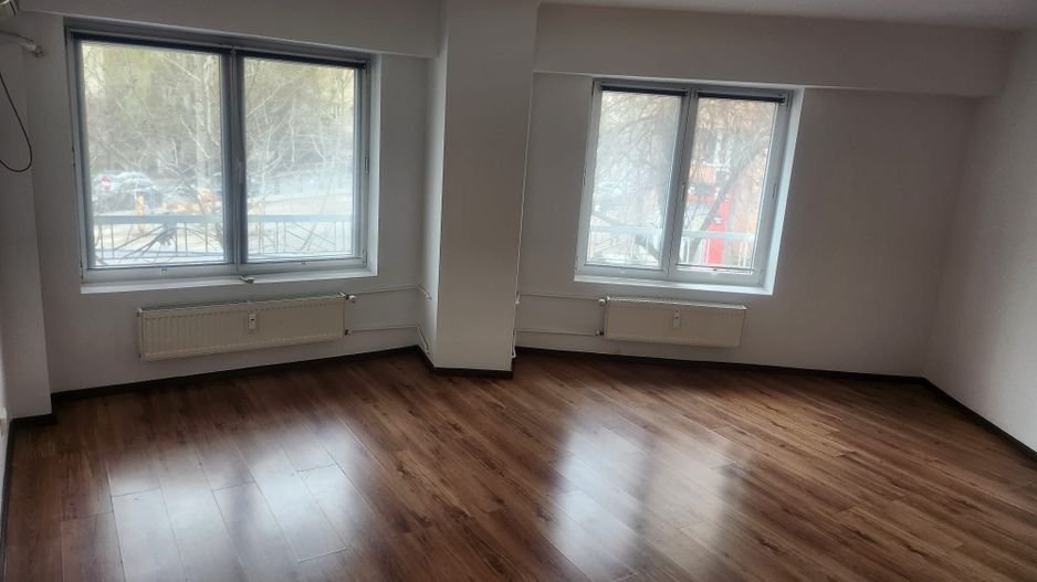 Închiriez apartament 2 camere nemobilat, Piața Muncii, pretabil birou - Poză 1