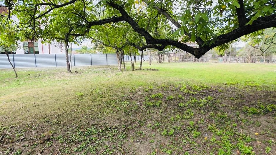 Casa cu teren intravilan 2.273 mp- pozitie centrala Darmanesti Bacau - Poză 6