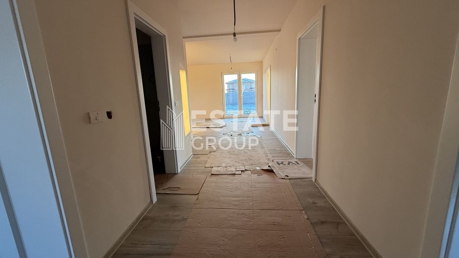 Casa individuala cu 4 camere in Mosnita Noua zona Castel - Poză 14