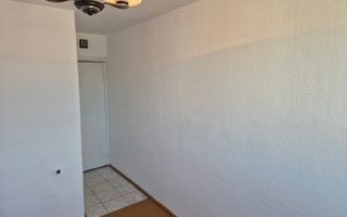 🏠 De vânzare–cameră de cămin în zona Piața Mare, Hunedoara, CM 6, et2 - Poză 3
