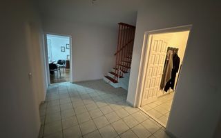 Cladire pretabila spațiu birouri/ clinica - Poză 24