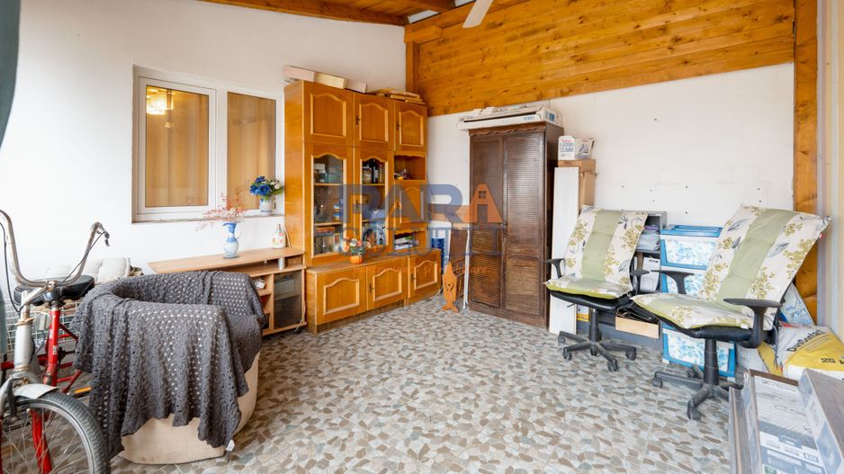 Casă micuță + un pic de curte - Poză 11