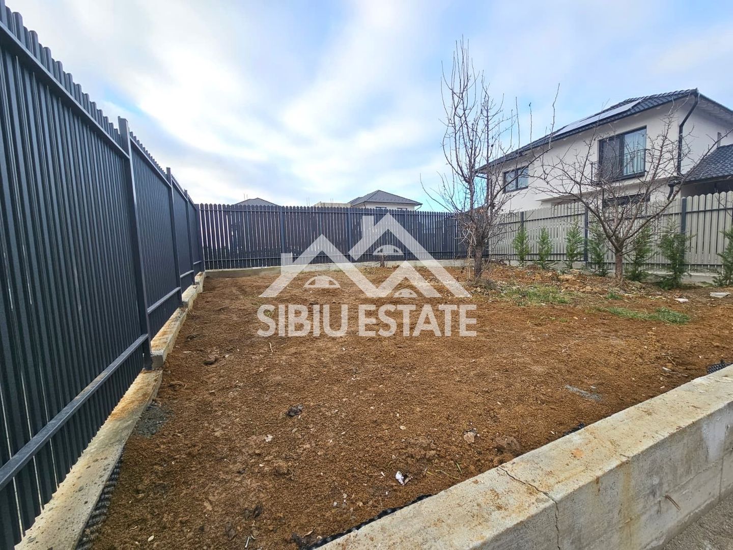 Casa Sibiu, Poplaca 4 camere, 3 bai, terasa si curte NOU - Poză 17