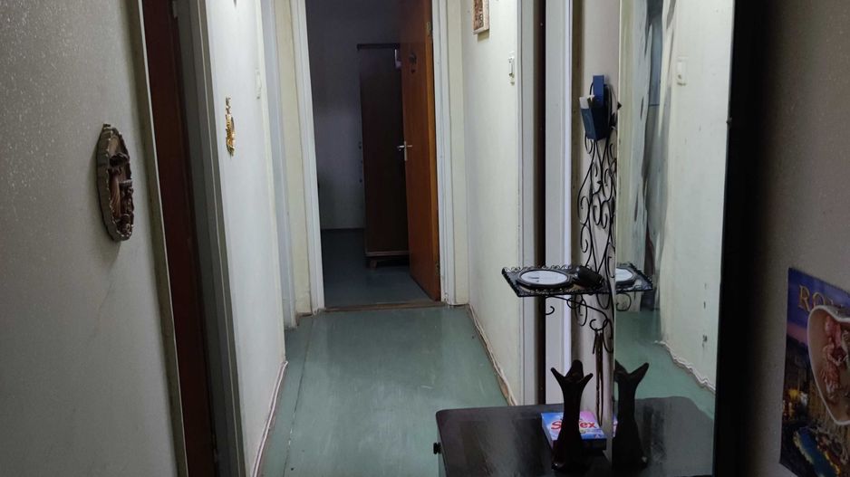 Apartament 4 camere. Zona Covasna. Intre Bld. Obregia si Bld. Brancoveanu. - Poză 3