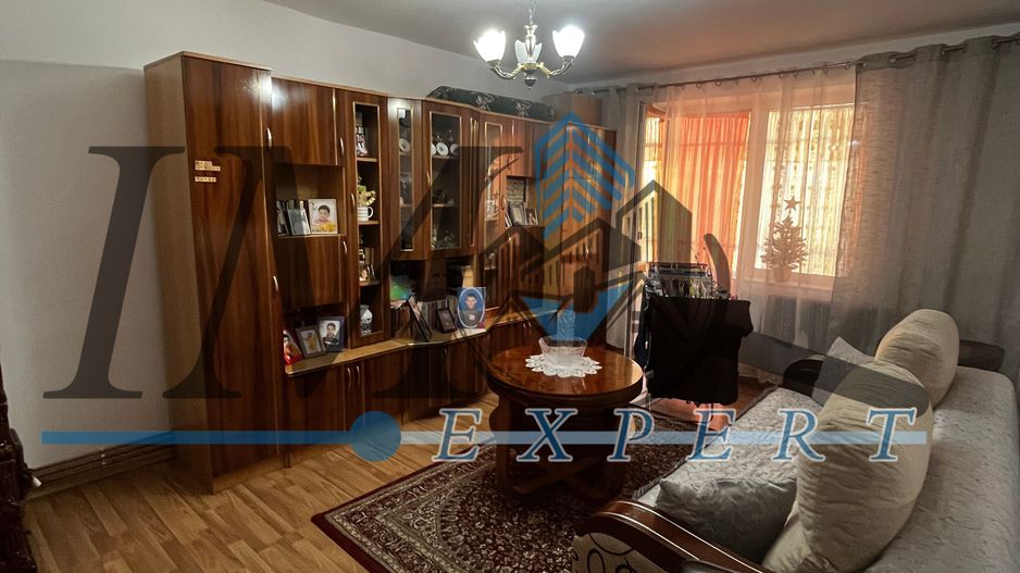 Apartament cu 3 camere de vânzare la etajul 2 in Sebeș - Poză 1