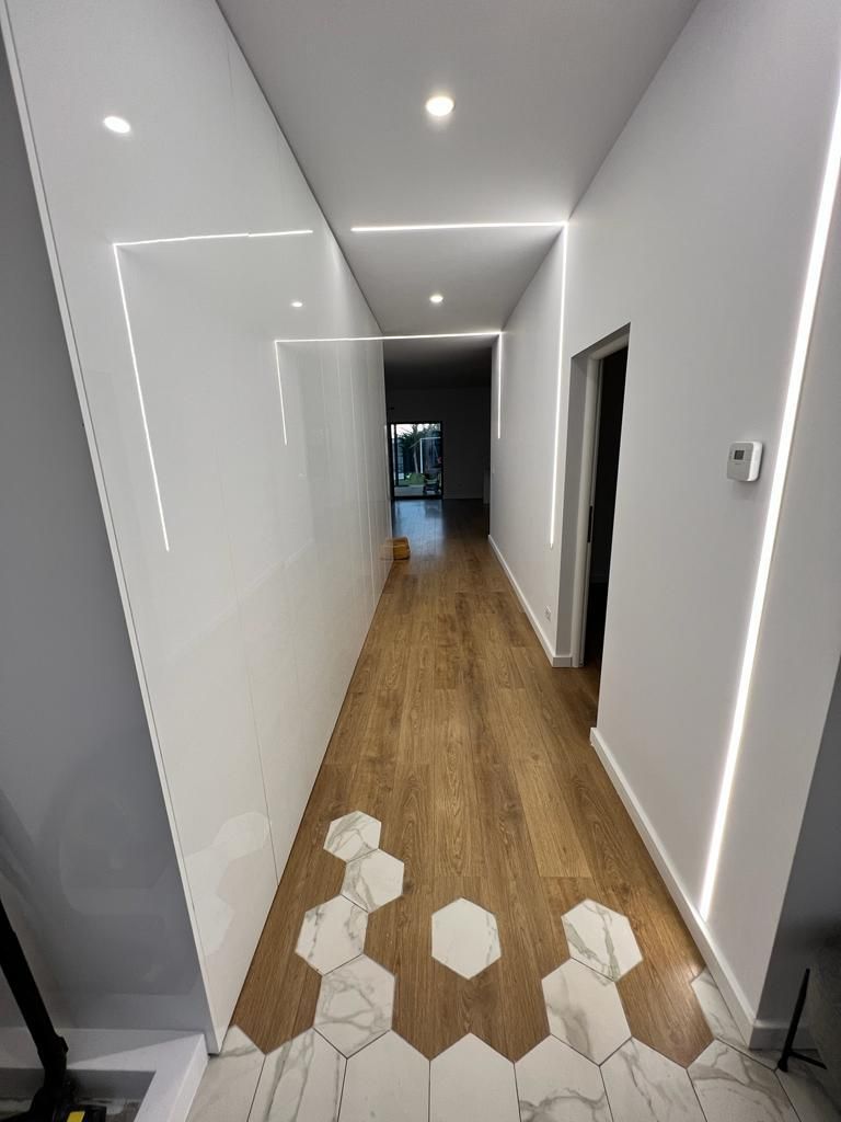 Locuinta moderna spatioasa cu garaj - Poză 11