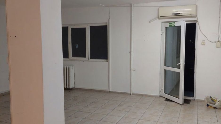 Apartament 3 camere..Pt locuit sau spatiu comercial, sediu, zona Victor - Poză 1
