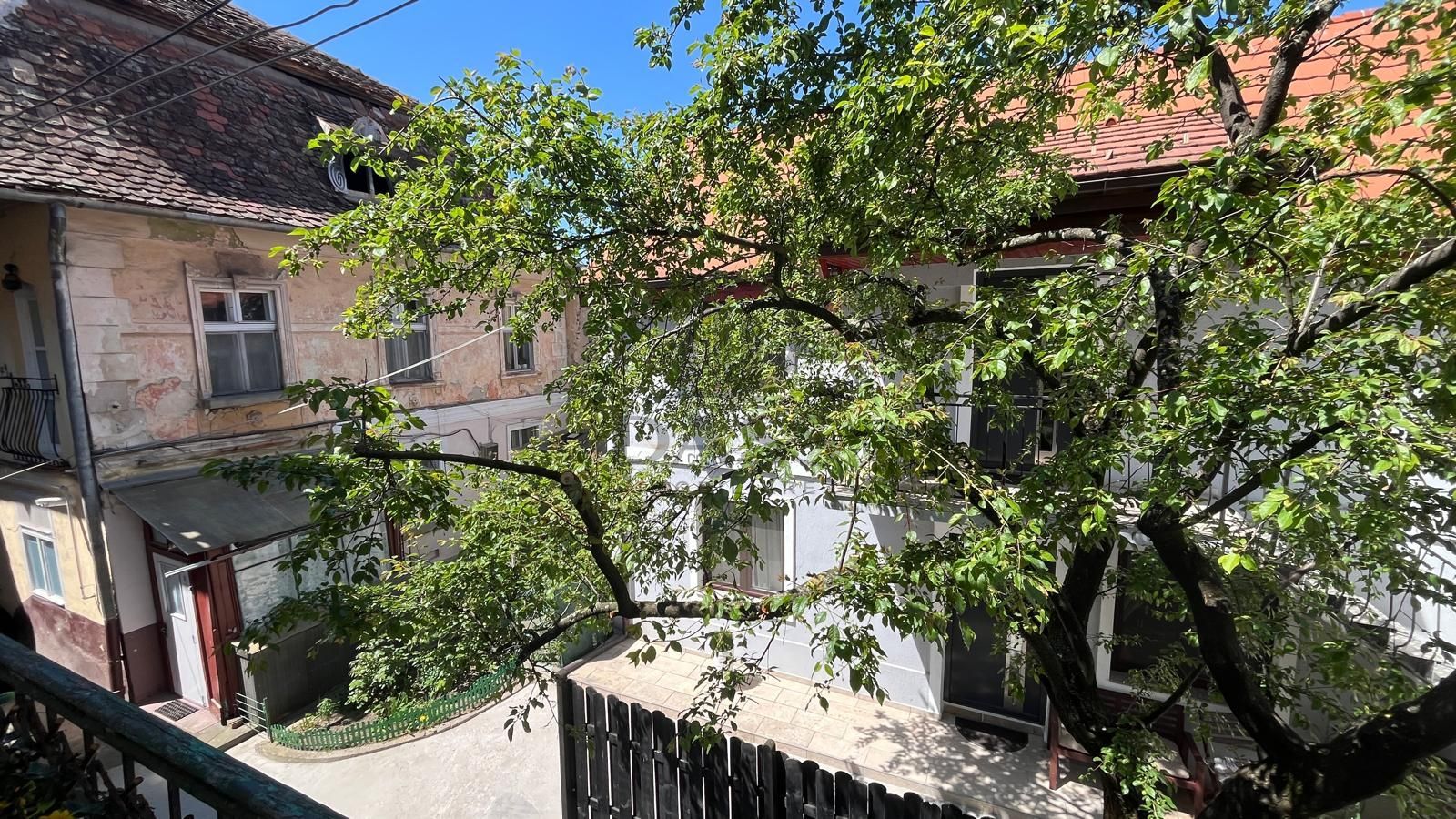2 camere în inima orașului – ideal pentru locuit sau investiție - Poză 7