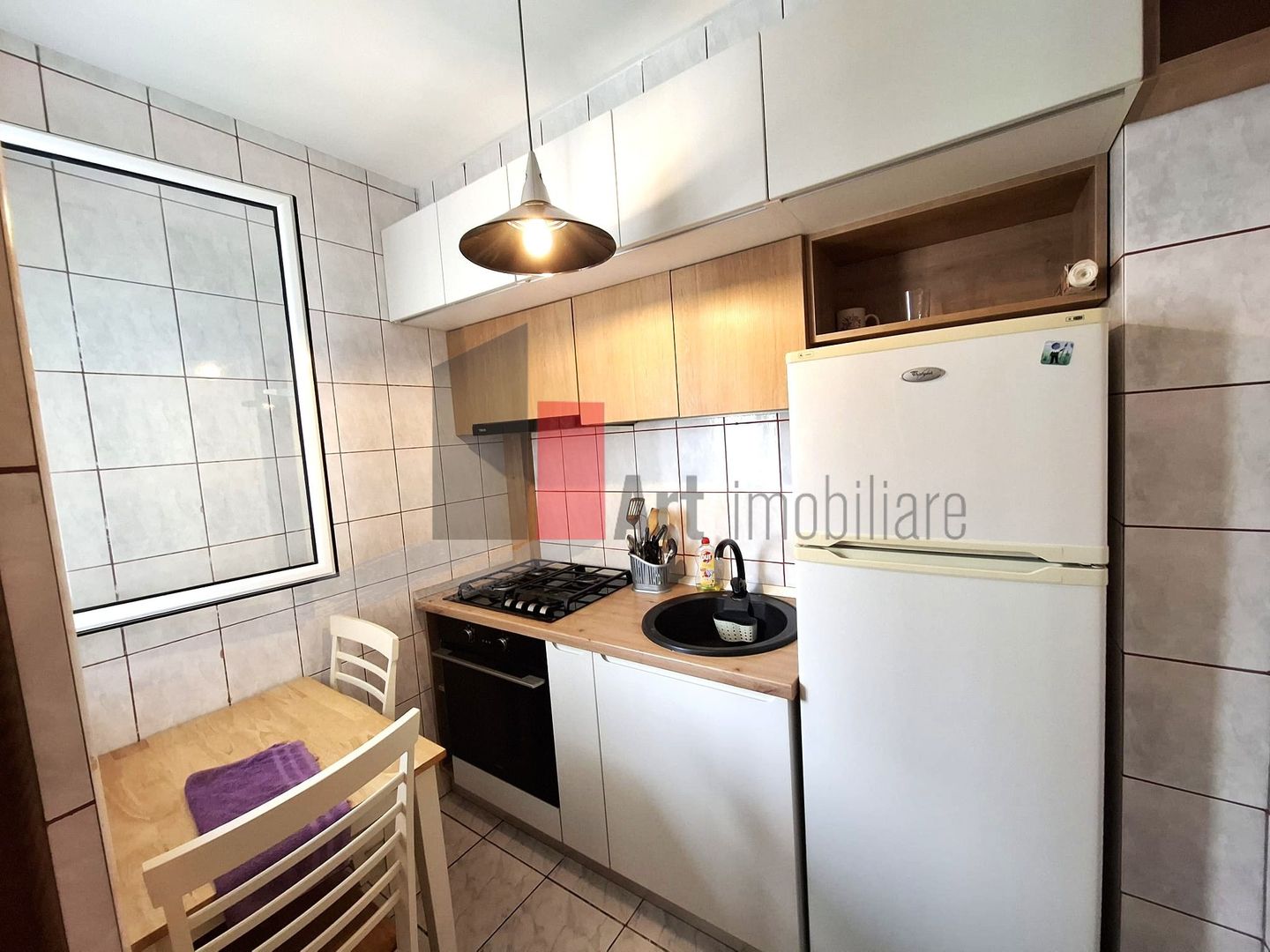 Gars. 31 mp, et 9/10, bloc reabilitat, instalații refăcute, mobilată și utilată - Poză 8