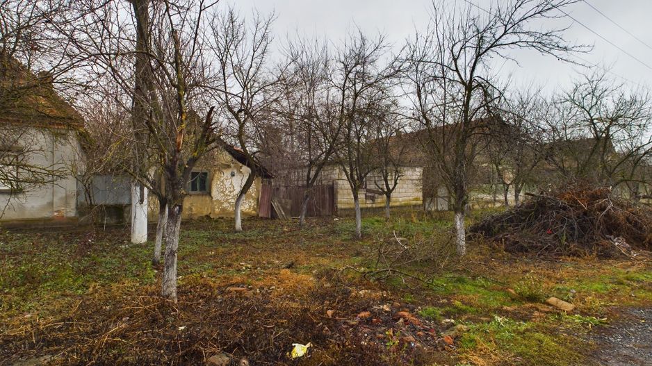Teren cu casă demolabilă în Şuştra - Poză 3