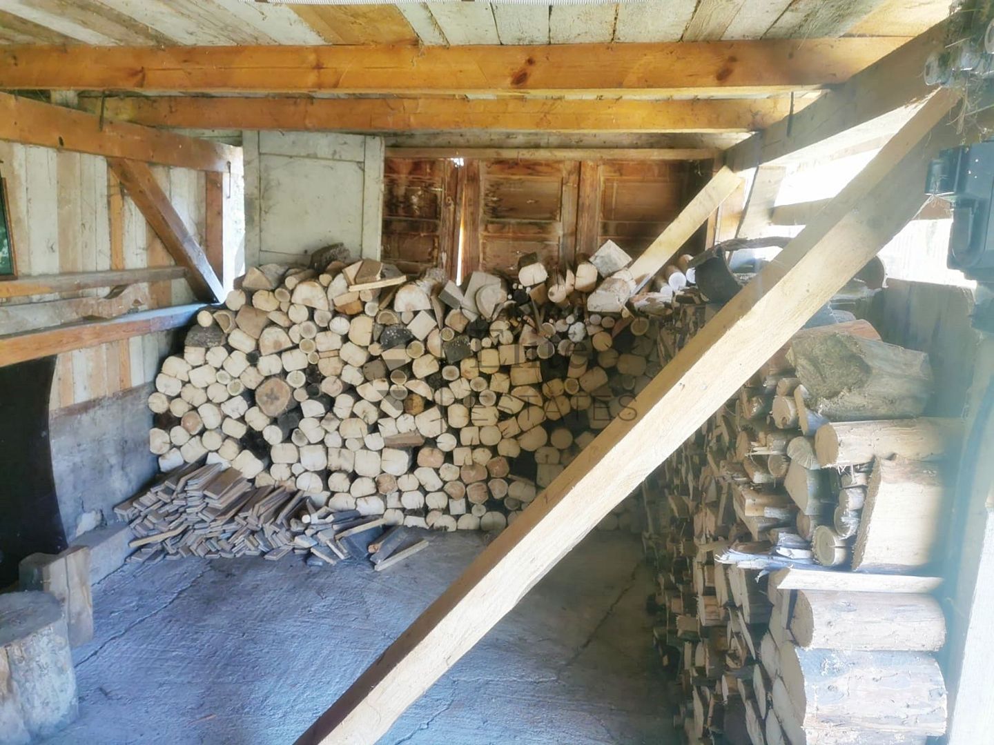 Casă de vacanță cu potențial– Muncel, jud Alba la o ora de Cluj-Napoca - Poză 9