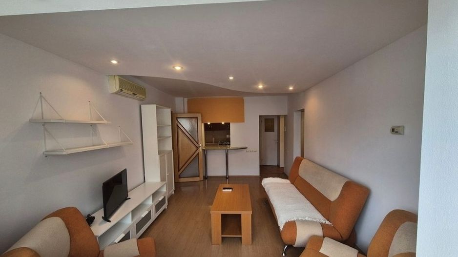 Închiriez apartament cu 3 camere,  centru - Poză 3