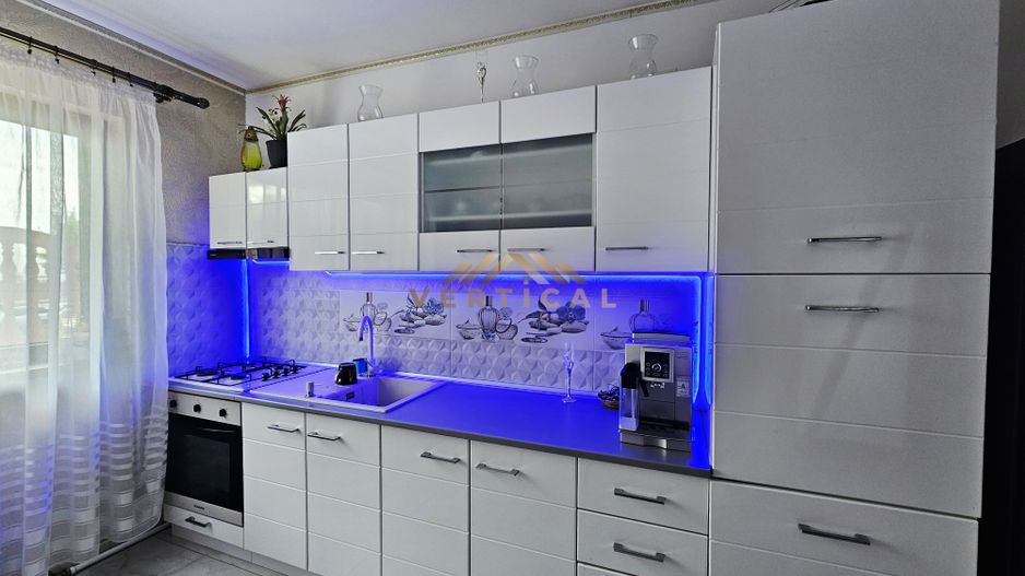 Vila 6 camere la intrare in Dobreni - Poză 3
