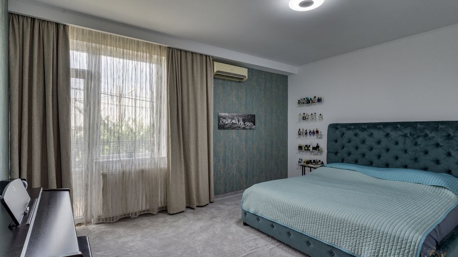 Vilă renovată P+1+M  | Foișor vitrat, grădină și jacuzzi - Poză 11