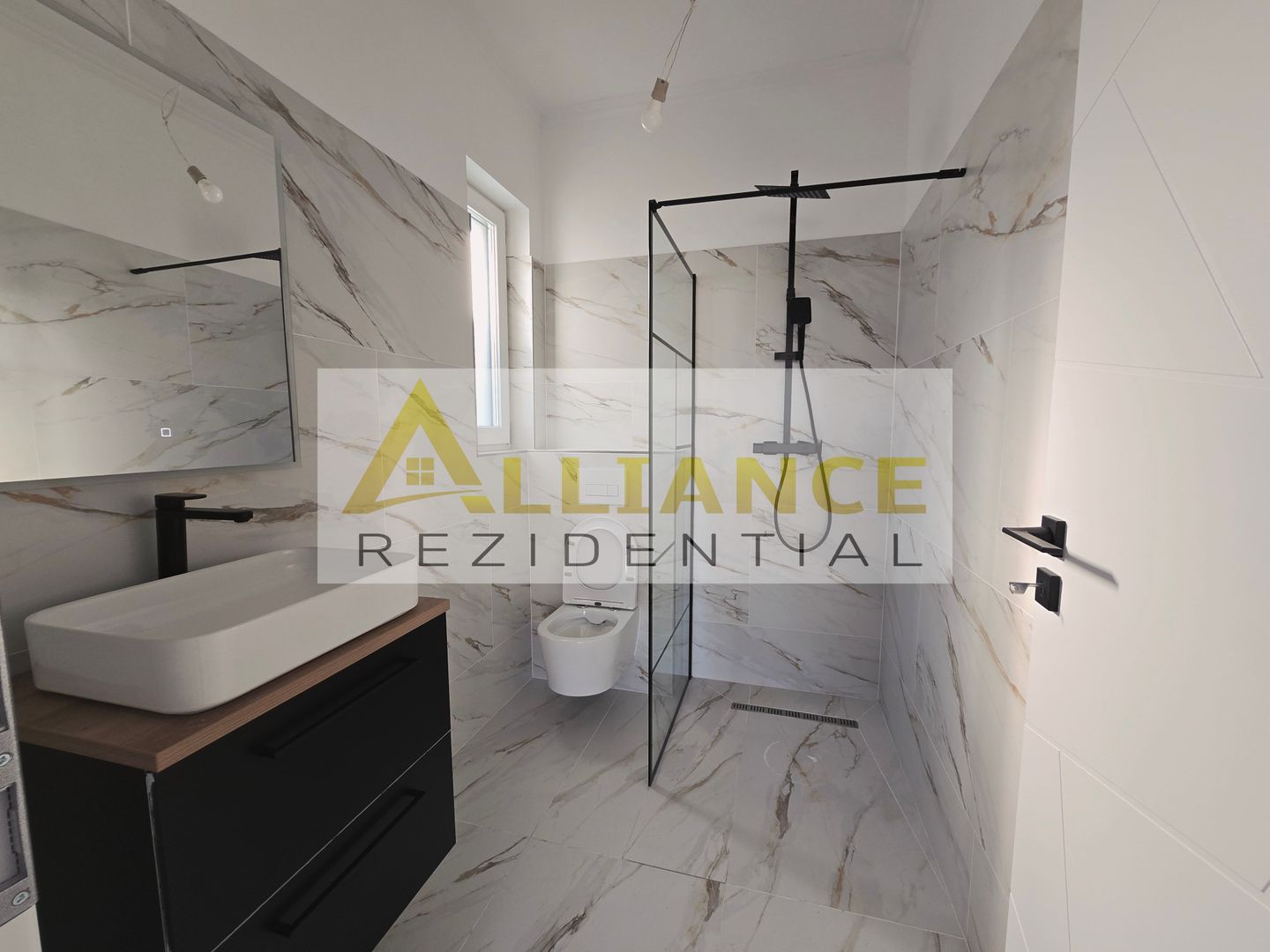 Casa individuala-100m de PENNY-beci-geamuri tripan - Poză 3