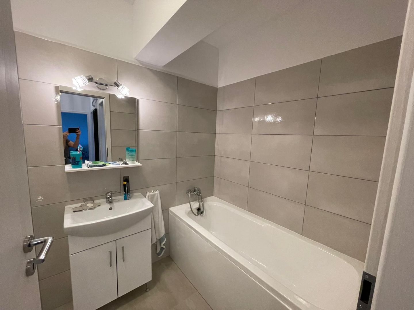 AP. 2 CAMERE APARATORII PATRIEI, CENTRALA, BUCATARIE INCHISA,PARCARE - Poză 6