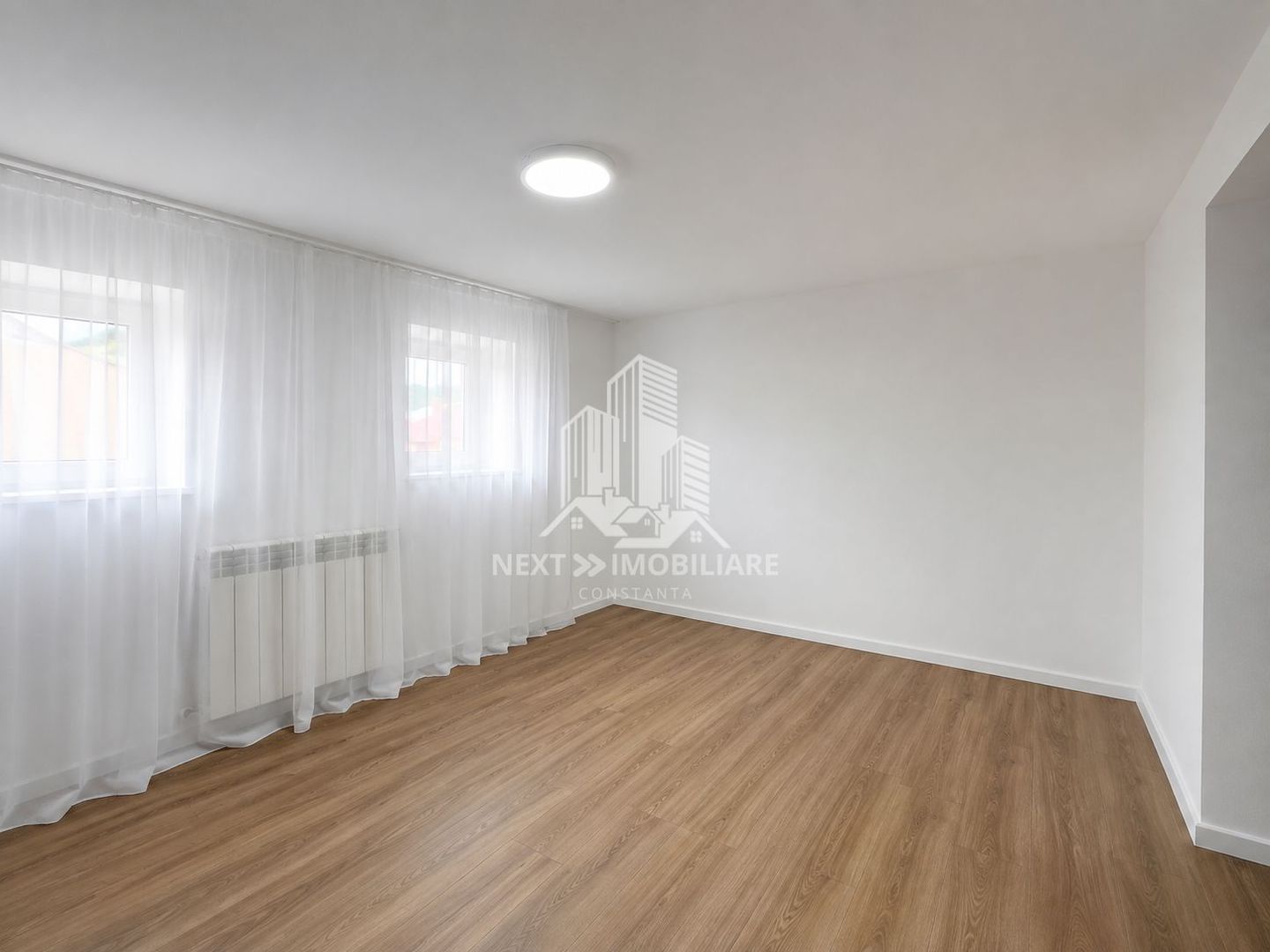Casă renovată 2026, curte și 4 locuri de parcare, Casa de Cultura - Poză 1