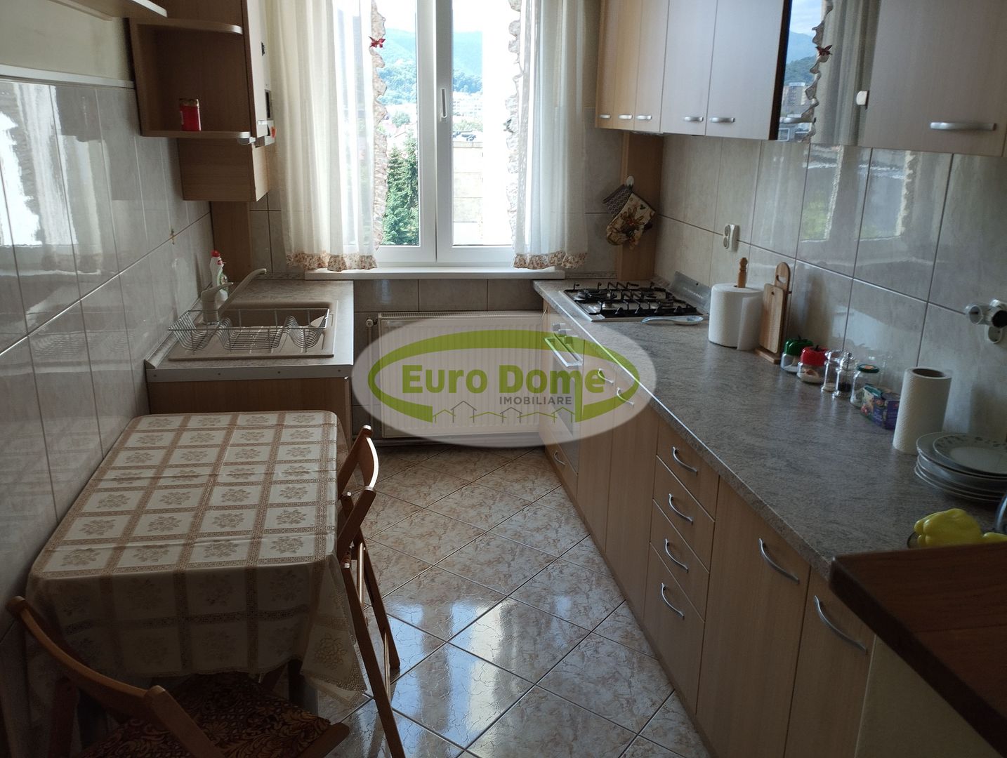 Inchiriere  apartament de 2 camere decomandat - Poză 4