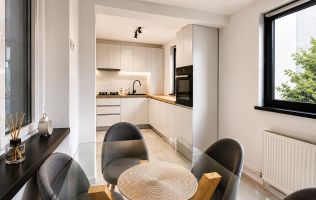 Apartament 2 camere | Renovat | Ultracentral| Boxa+Curte | 0% Comision