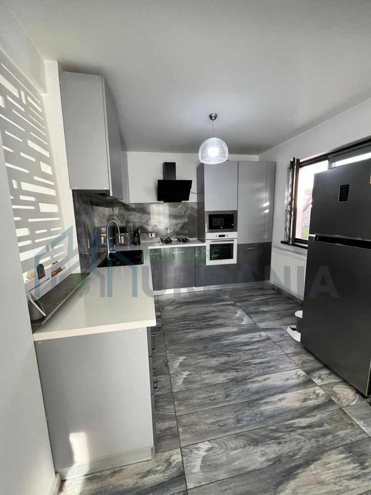 Casă modernă de vânzare în Valea Lupului, 4 camere și birou, construită în 2017 - Poză 2
