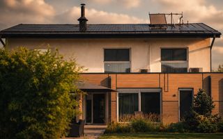 VILĂ DE EXCEPȚIE CU PISCINĂ ȘI GRĂDINĂ DE 1.385 MP | MOGOȘOAIA - Poză 1