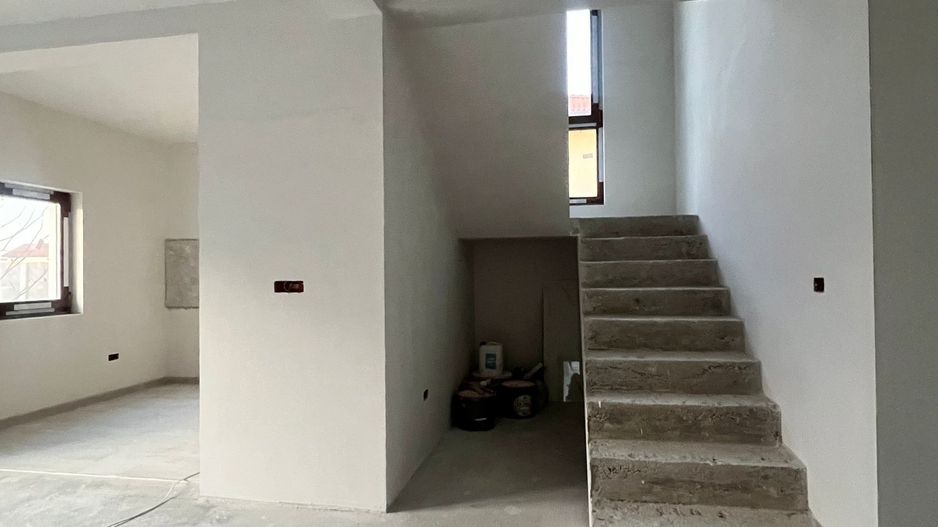 Duplex despartit prin camera tehnica - Poză 5