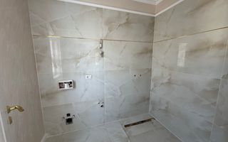 Casa cu 5 camere , 3 bai si garaj in Dumbravita - Poză 13