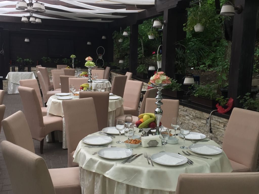 Restaurant de prestigiu cu 30 ani de traditie Parcul Carol - Poză 2