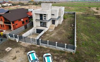 Vilă modernă pe 3 niveluri la gri în Poltura - Poză 9