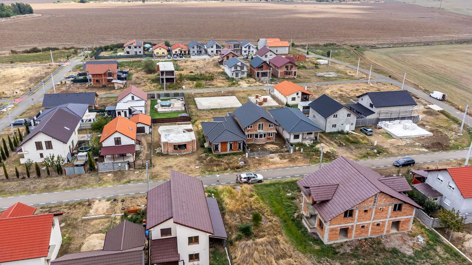 Casă nefinisata la sol in Fântânele, cartier nou Comsion 0 - Poză 7