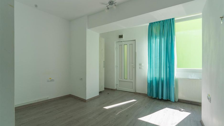 Casa cu spatiu comercial si 9 camere in zona istorica a Brasovului - Poză 14