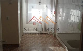 Apartament 3 camere, decomandat, ultracentral, Campina, Prahova - Poză 1