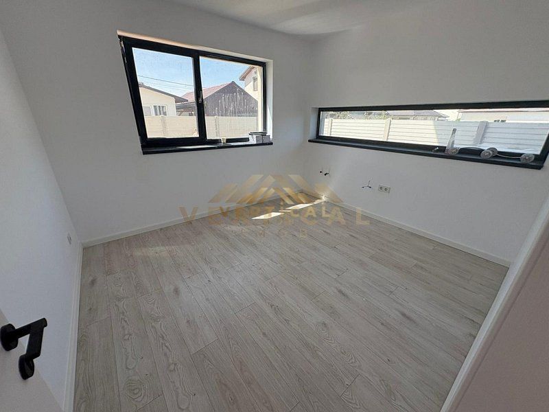 Vila la intrare in comuna Berceni - Poză 5