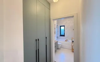Casa moderna si cocheta. Locatie excelenta. Curte amenajata. Loc de parcare. - Poză 20