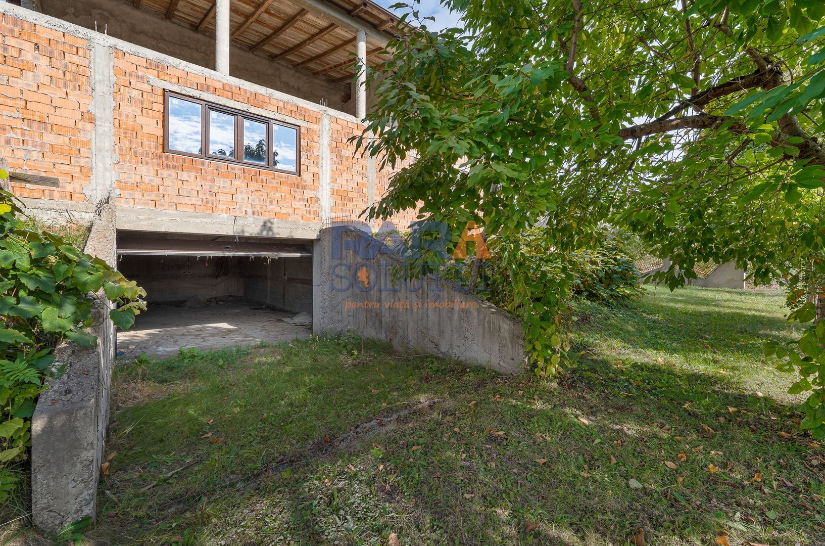 Casă P+1E, 402 mp, teren 3.600 mp, 17 km de Roman - PREȚ LA OFERTĂ! - Poză 18