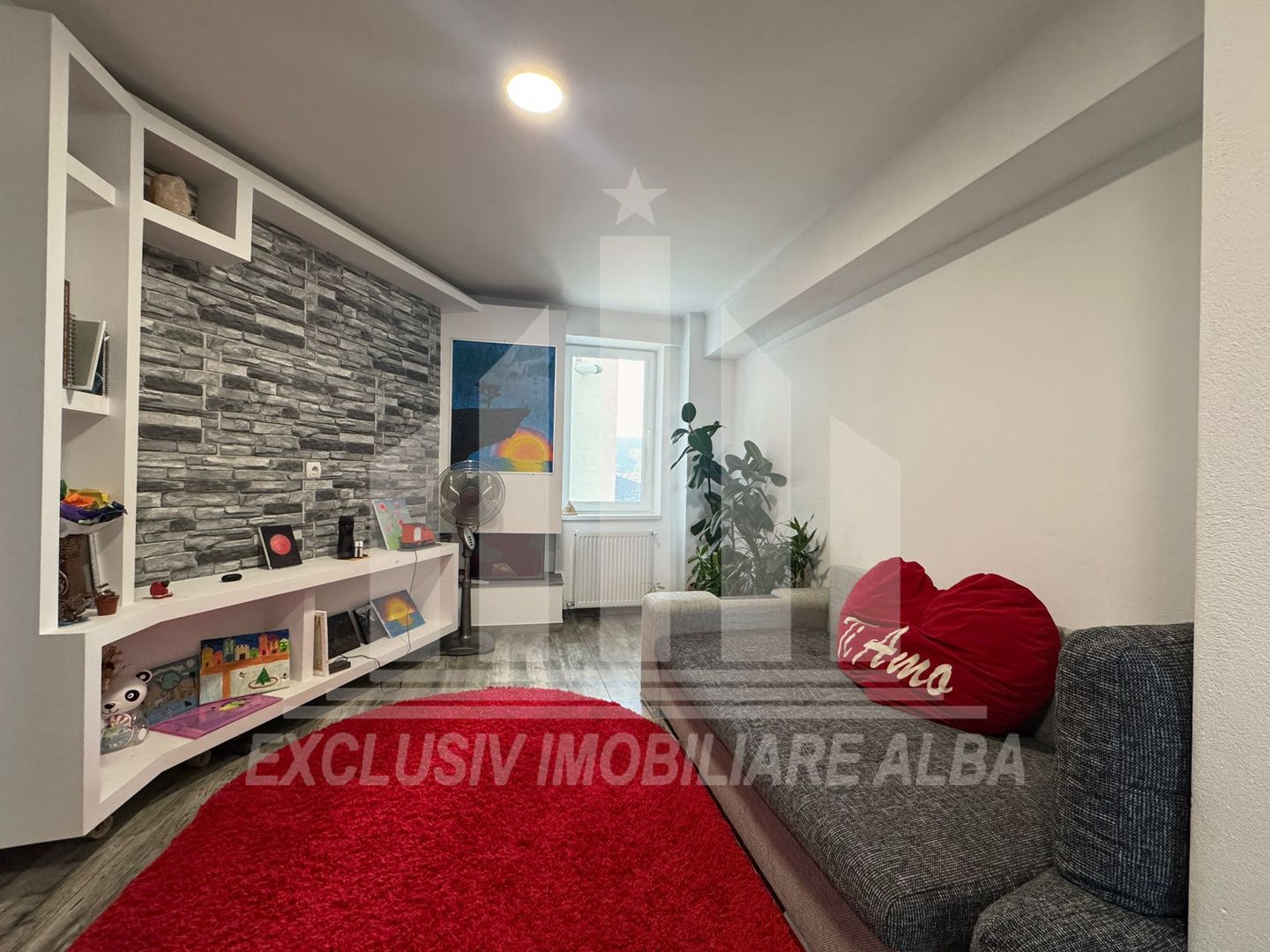 Apartament cu 4 camere de vanzare, Ampoi 2 - Poză 1