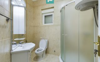 Vilă luxoasă cu o casă de oaspeți în Serbia - Poză 28