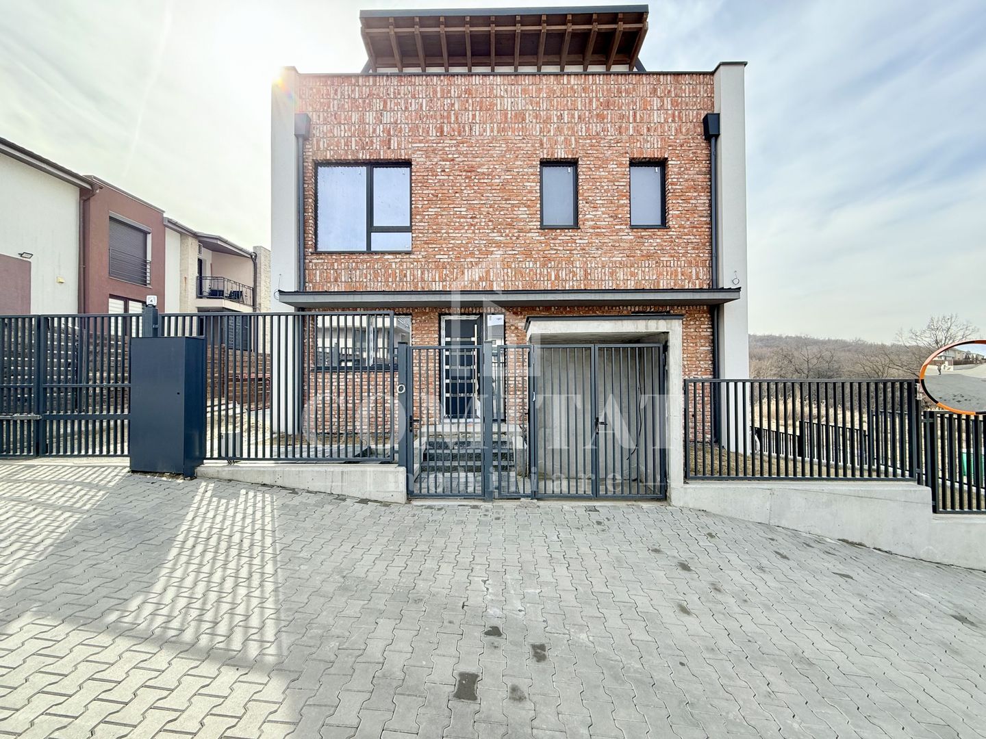 Duplex la cheie cu garaj cartierul Făget - Poză 1