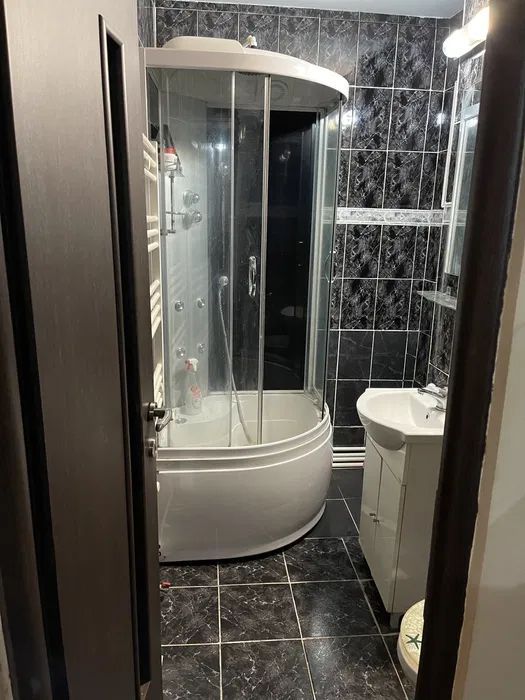 De inchiriat apartament  3 cam,Micro 38,et 1,mobilat si utilat complet - Poză 7