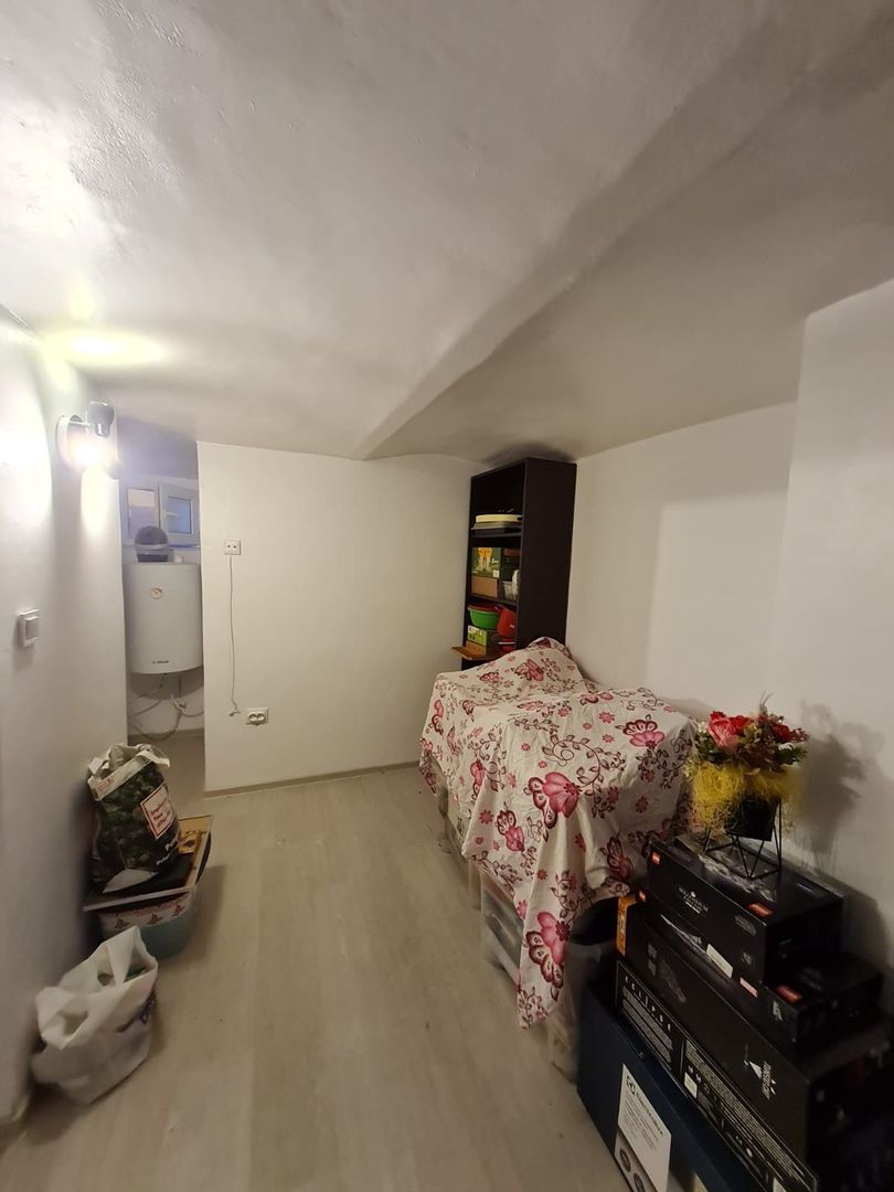 Apartament 2 camere,curte comuna/4 proprietari - Poză 10