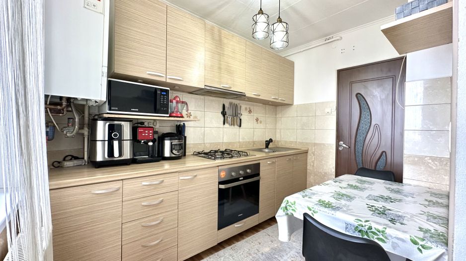 Vânzare apartament 3 camere mobilat,  parcare inclusă , Cartier Noua - Poză 12