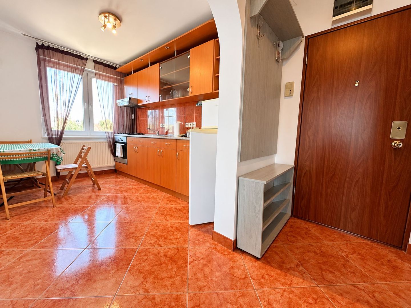 Aradului-Iulius Town | 2 Camere | Etaj Intermediar | Decomandat. - Poză 1