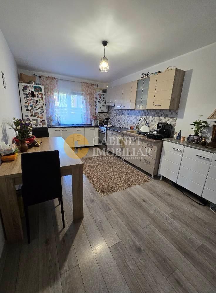 Casa tip duplex - constructie proprie - la asfalt - Poză 2