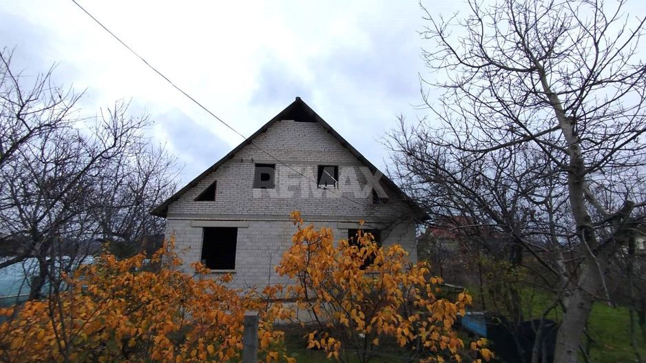 Casă cu 3 camere 106 m.p în com. Chetrosu, raionul Anenii Noi - Poză 2