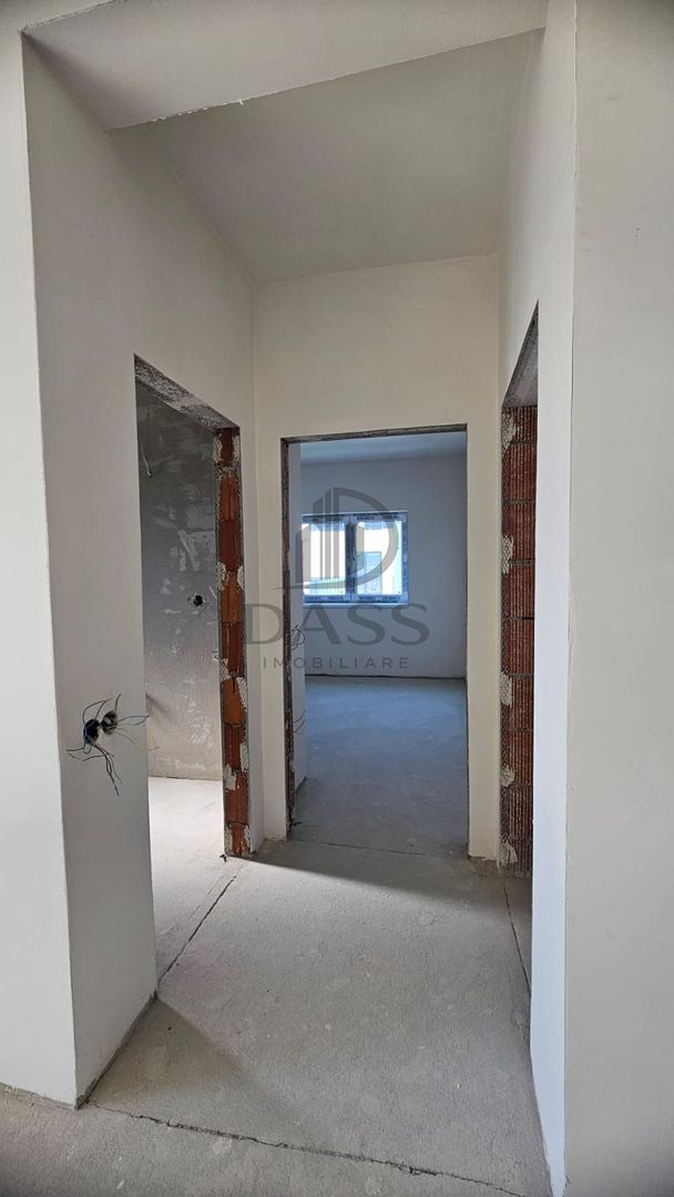 Apartament 3 camere 2 bai camara pe balcon si loc parcare Selimbar - Poză 4