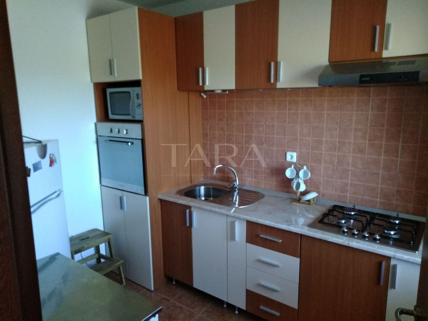 Apartament cu 2 camere, mobilat, cu teren și parcare - Floresti. - Poză 2